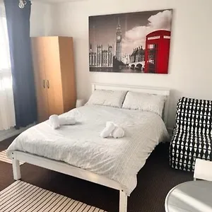 Beautiful Close To Brick Lane Habitación en casa particular